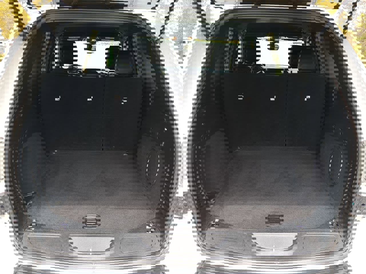 Used 2019 Jeep Grand Cherokee Laredo w/ Laredo X Package image 11