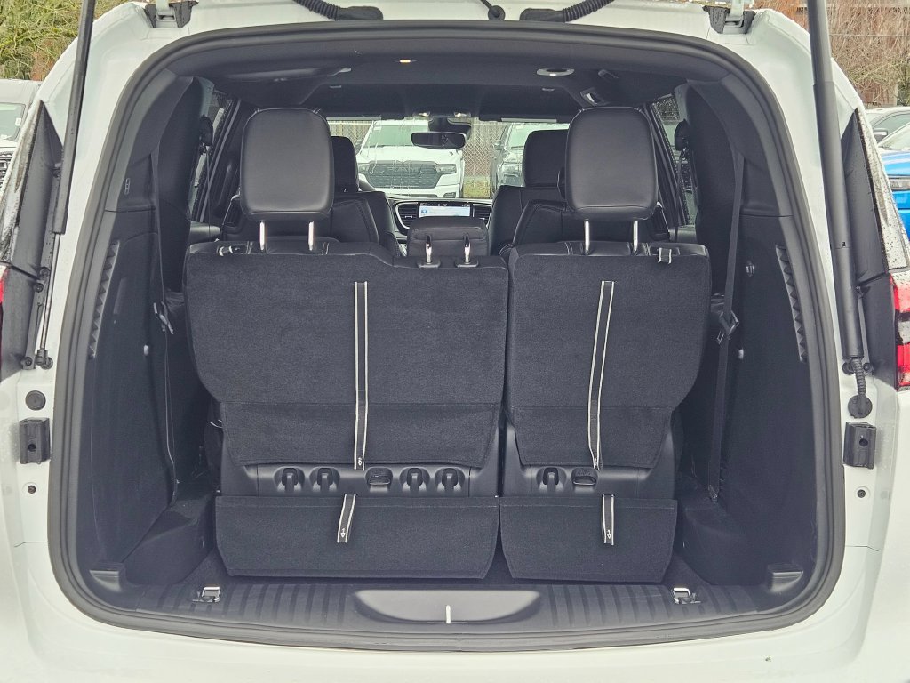 New 2026 Chrysler Pacifica Select AWD/4WD image 10