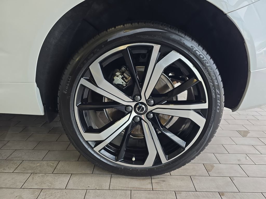 Used 2025 Volvo XC60 T8 Ultra w/ Protection Package Premier AWD/4WD image 36