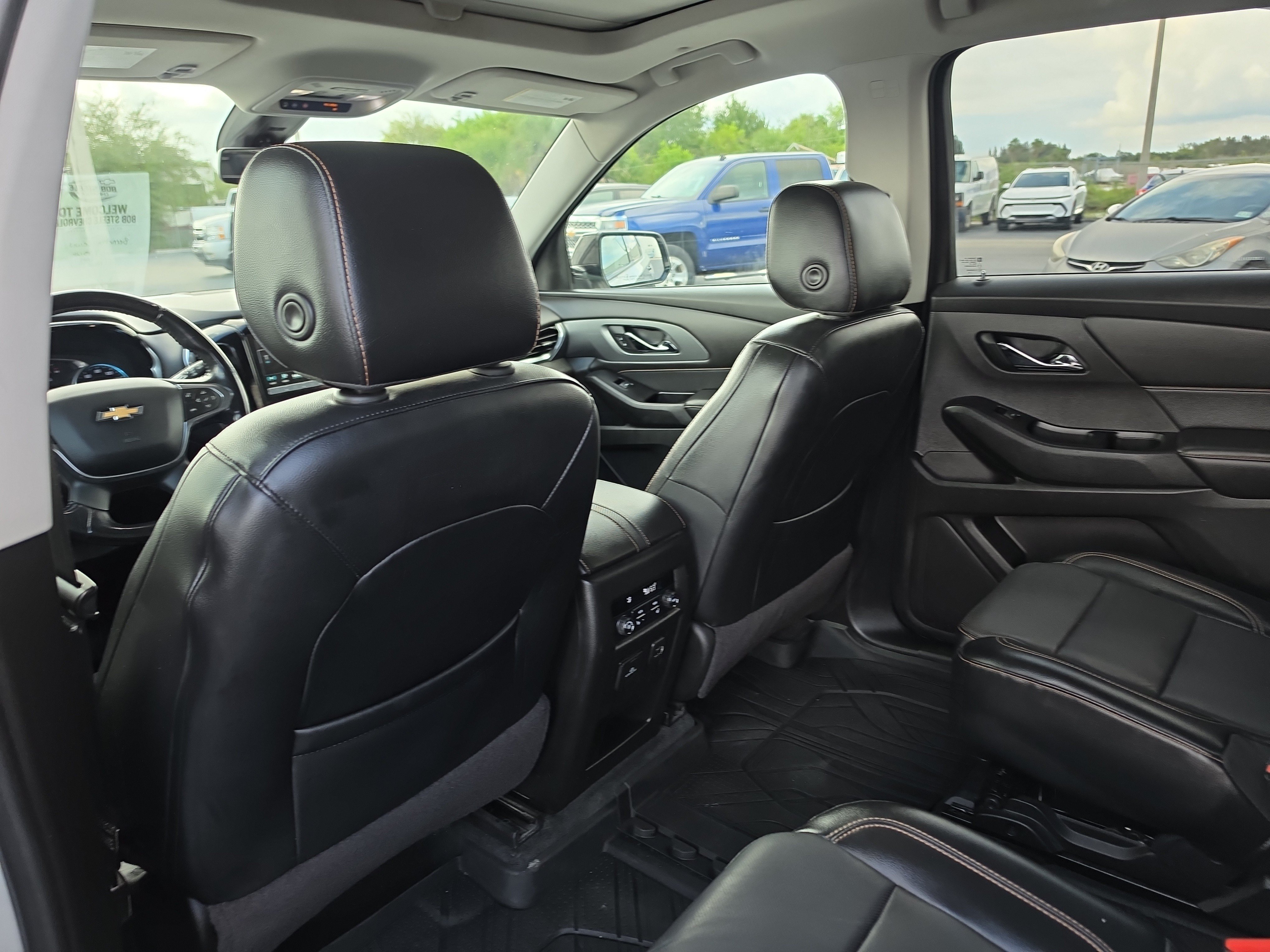 Used 2019 Chevrolet Traverse Premier w/ Redline Edition AWD/4WD image 12