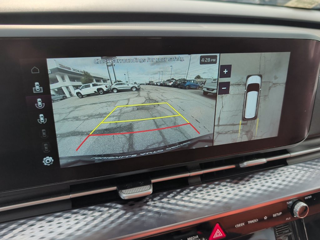 Used 2023 Kia Carnival SX Prestige FWD image 23