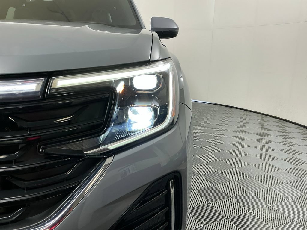 Used 2024 Volkswagen Atlas Cross Sport SEL Premium R-Line AWD/4WD image 8