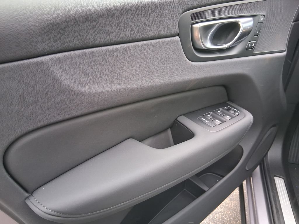 New 2026 Volvo XC60 B5 Plus w/ Protection Package Premier AWD/4WD image 9