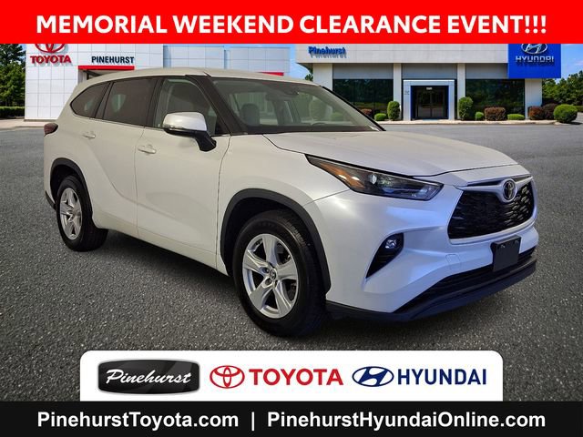 Used 2023 Toyota Highlander LE FWD image 1