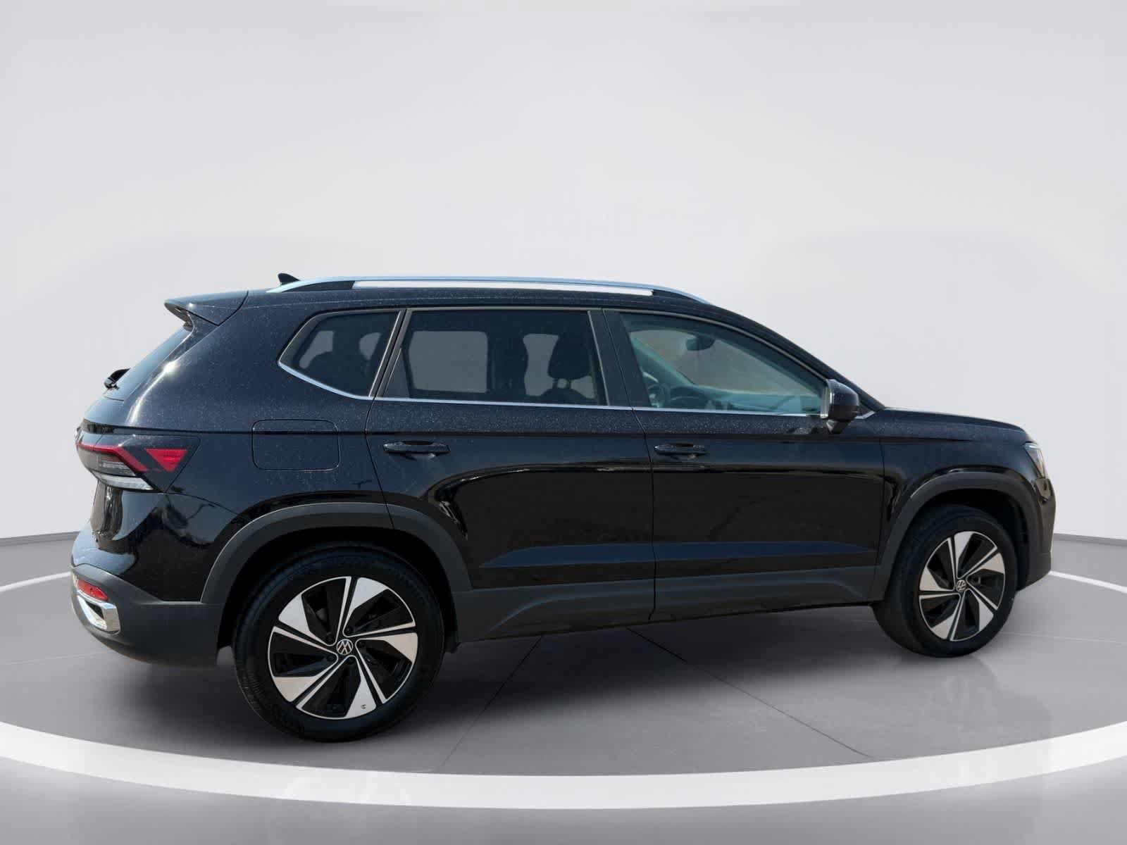 Used 2025 Volkswagen Taos SE AWD/4WD image 4
