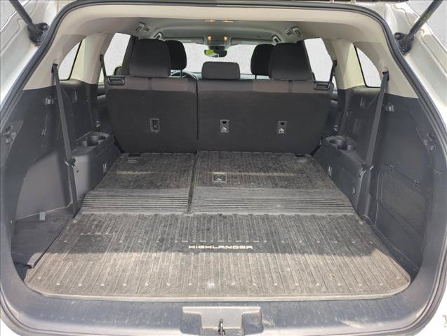 Used 2023 Toyota Highlander L AWD/4WD image 6