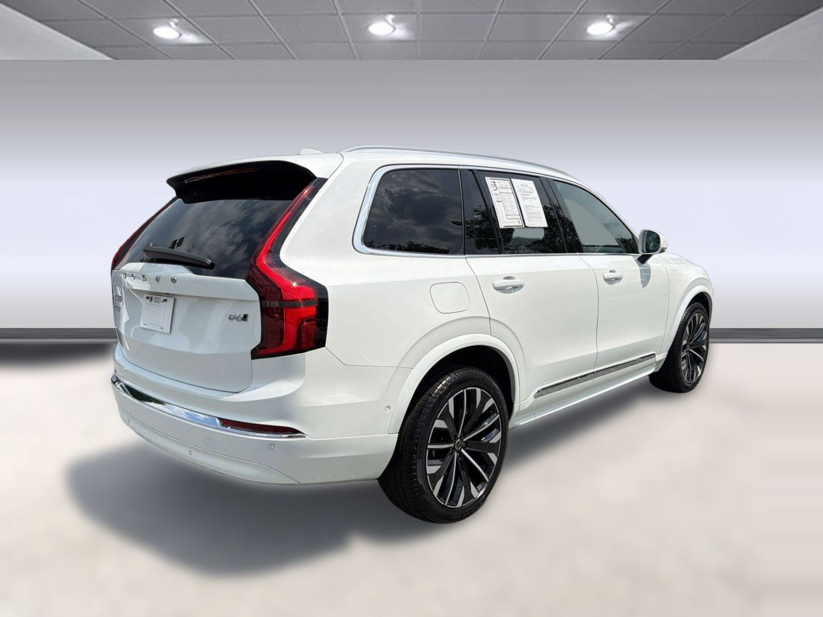 Certified 2025 Volvo XC90 B6 Plus AWD/4WD image 9