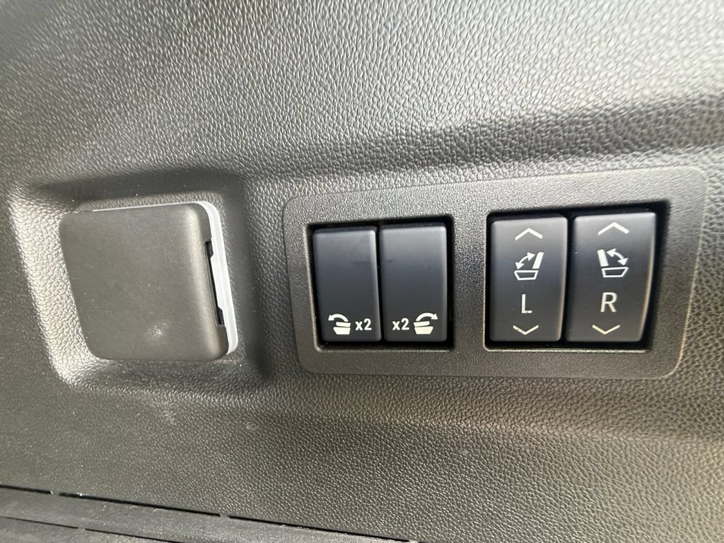 Used 2025 GMC Yukon Denali AWD/4WD image 49