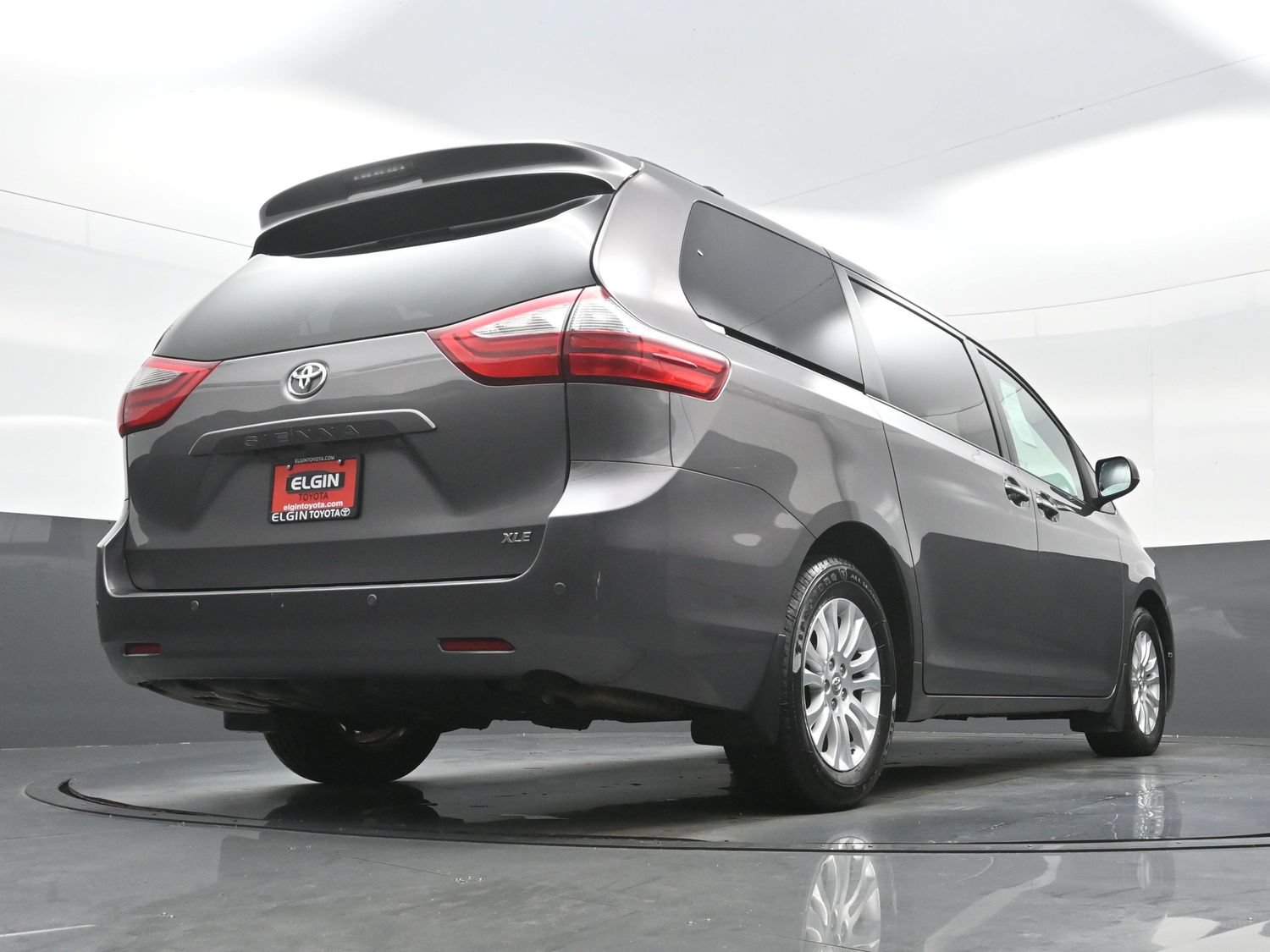 Used 2017 Toyota Sienna XLE w/ XLE Navigation Package FWD image 34