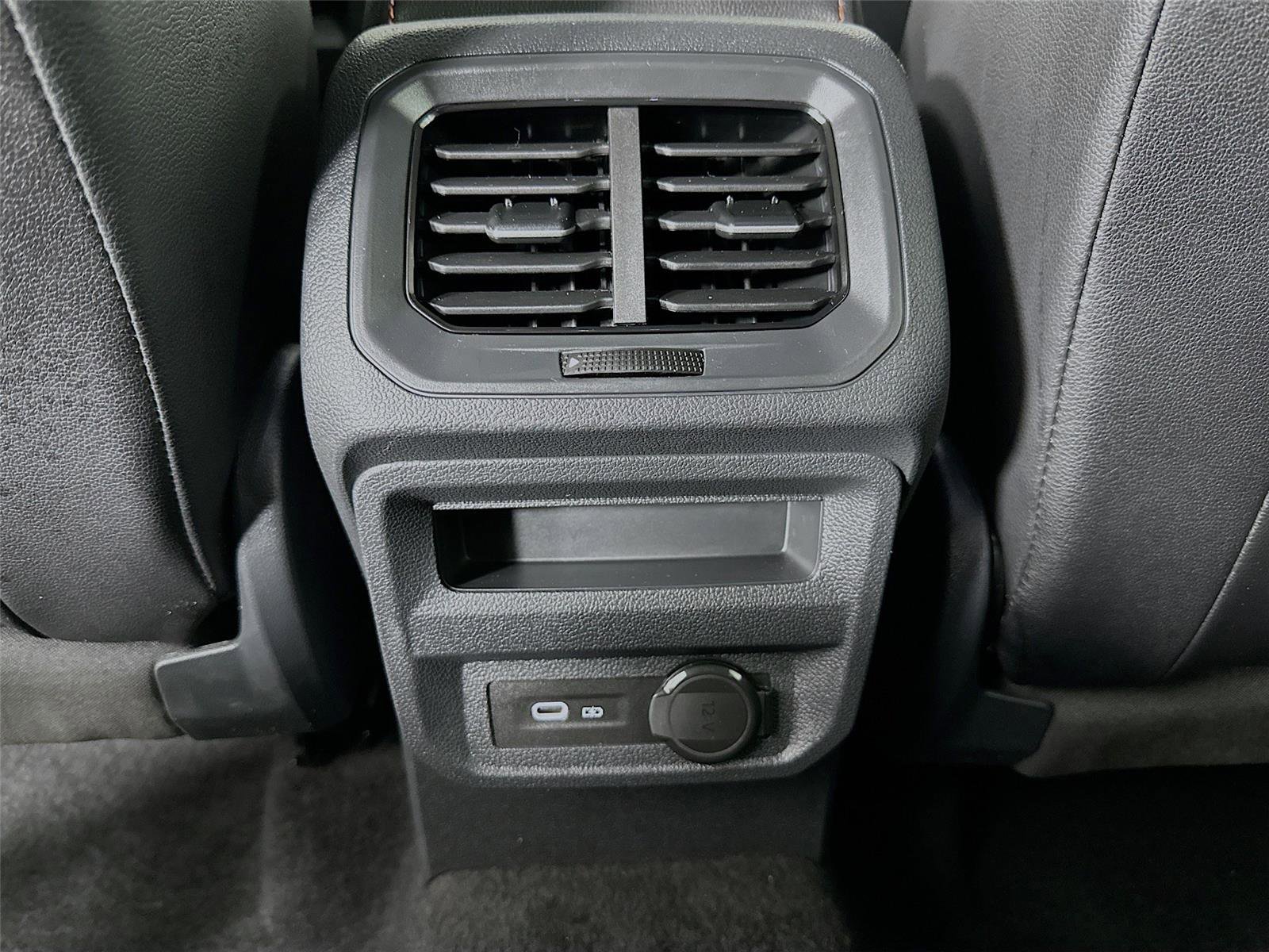 Used 2024 Volkswagen Tiguan Wolfsburg Edition image 29