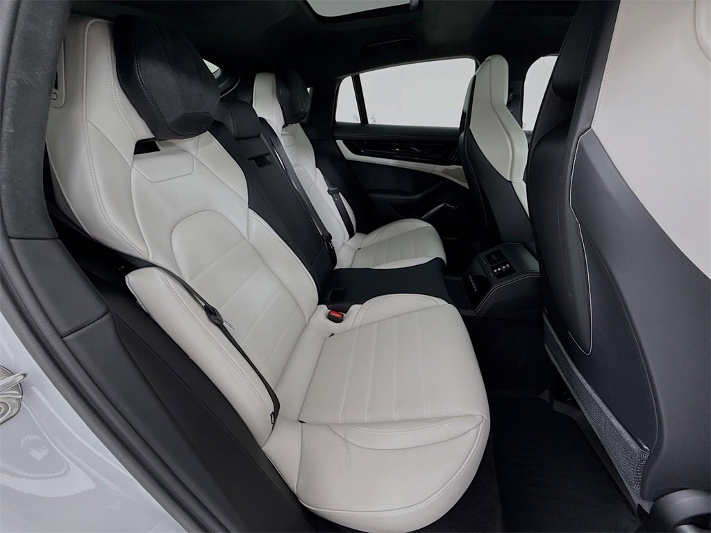 Certified 2025 Porsche Panamera GTS image 32