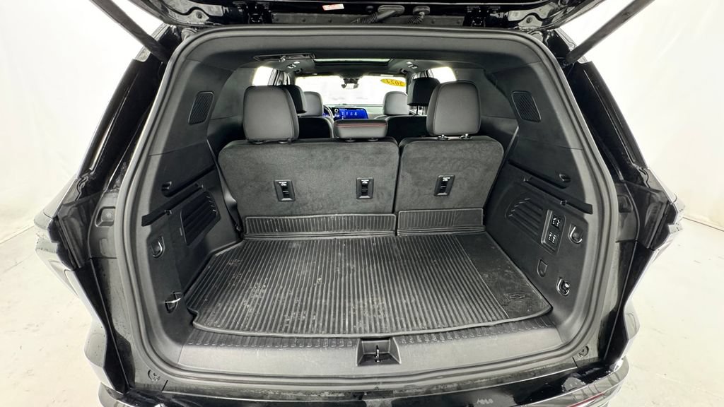 Used 2024 Chevrolet Traverse RS w/ LPO, Floor Liner Package AWD/4WD image 16