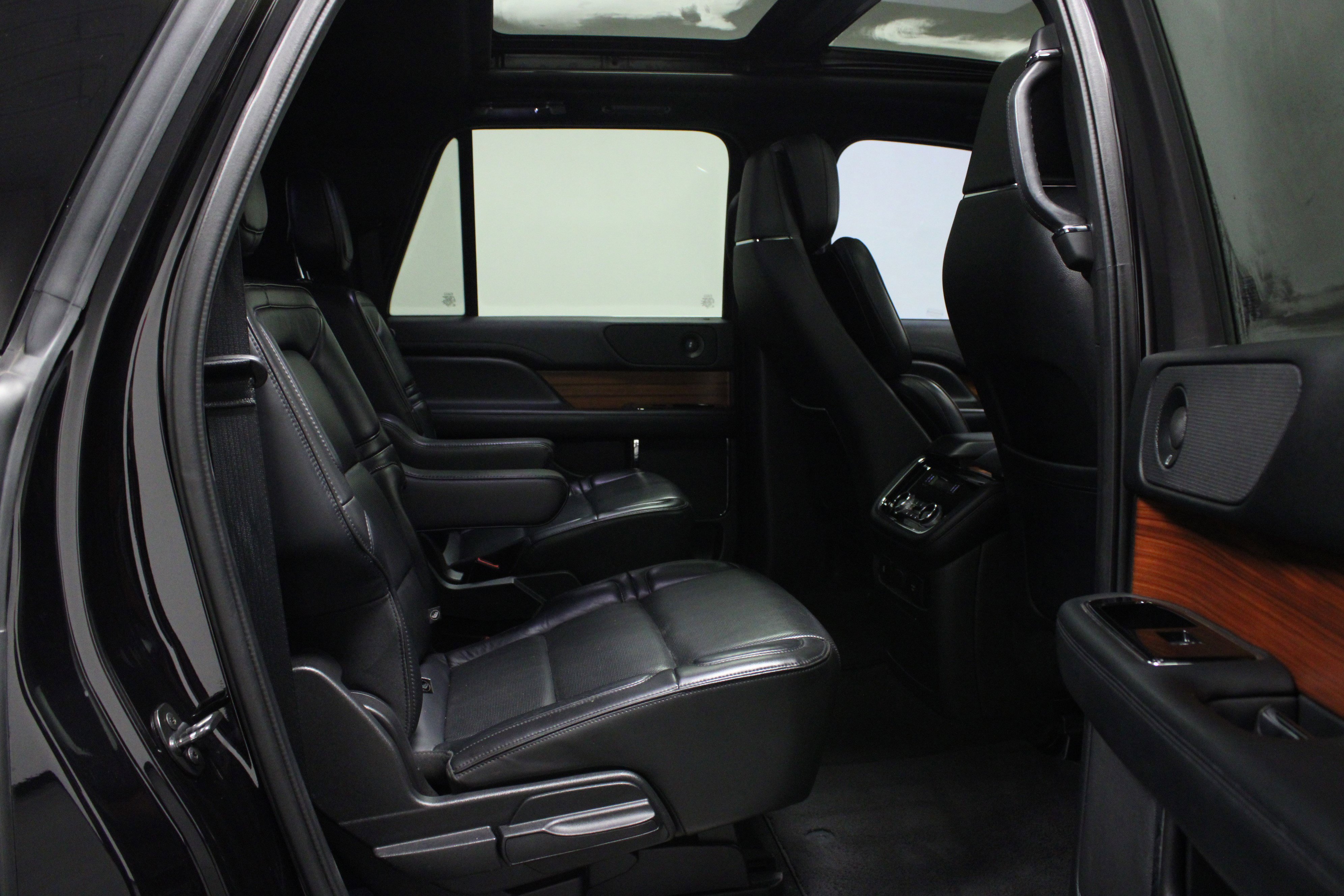 Used 2019 Lincoln Navigator L Select w/ Technology Package image 16