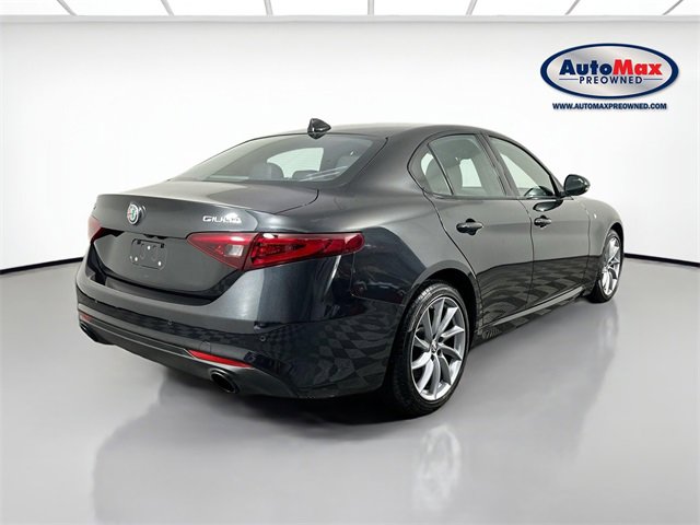 Used 2022 Alfa Romeo Giulia Ti image 2