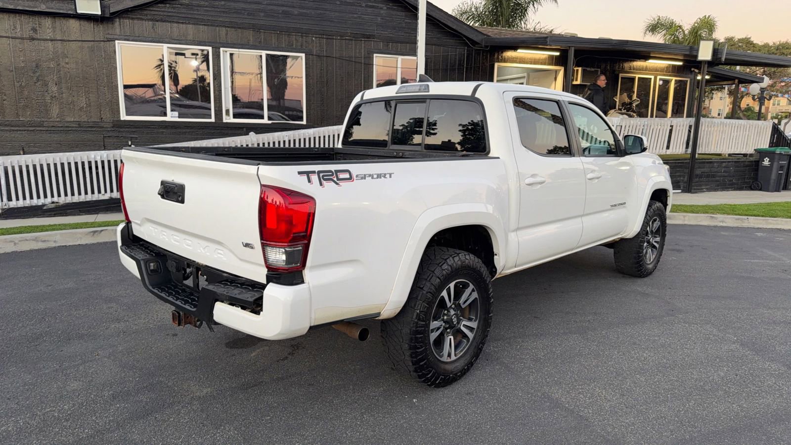 Used 2016 Toyota Tacoma TRD Sport image 7