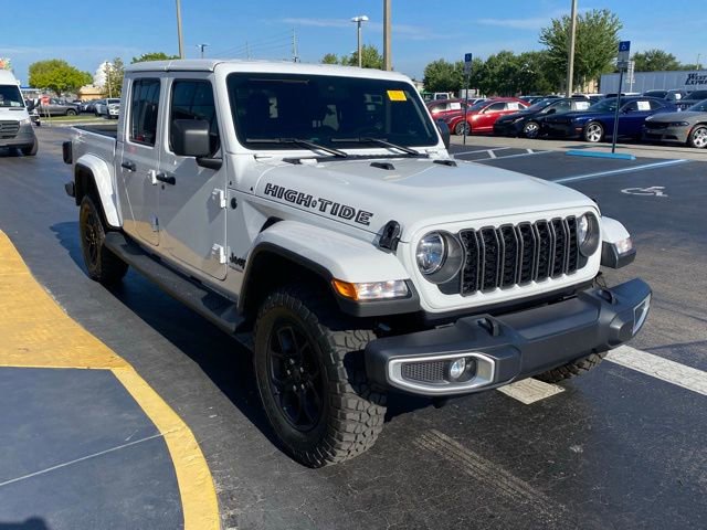 Used 2025 Jeep Gladiator Sport AWD/4WD image 2