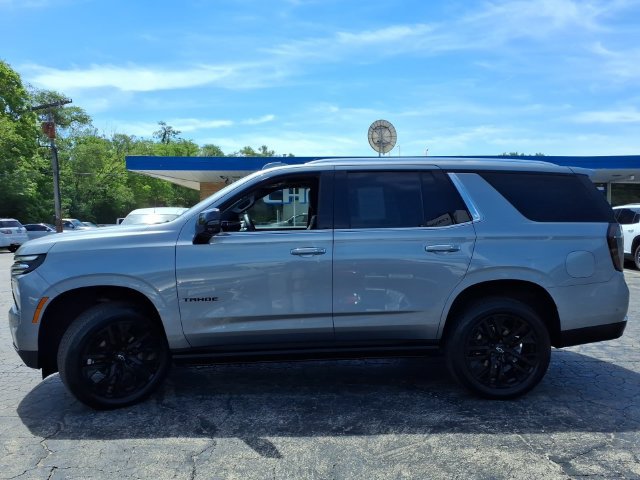 Used 2025 Chevrolet Tahoe Premier AWD/4WD image 12