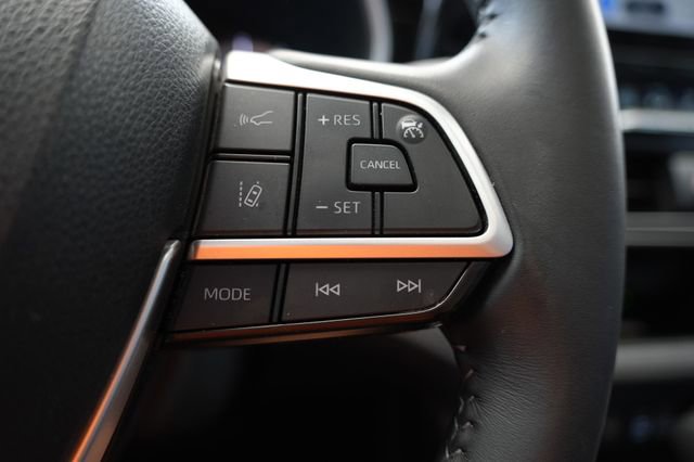 Used 2023 Toyota Highlander XLE image 12