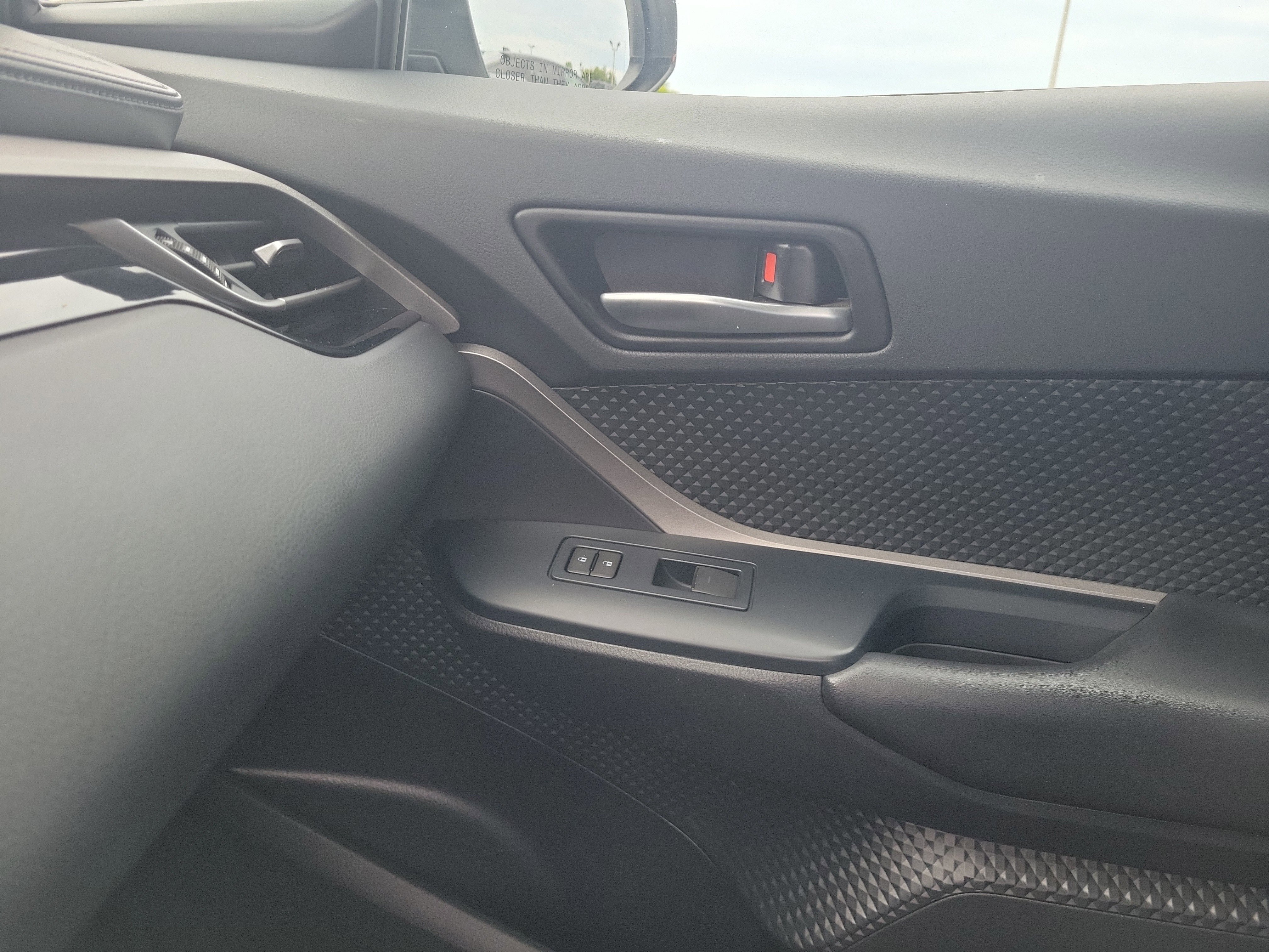 Used 2021 Toyota C-HR LE FWD image 30