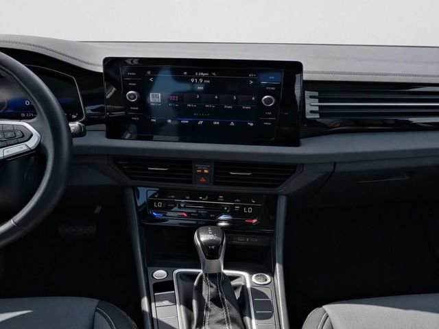 Used 2025 Volkswagen Jetta SE FWD image 19