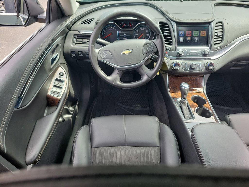 Used 2015 Chevrolet Impala LT w/ Convenience Package FWD image 13