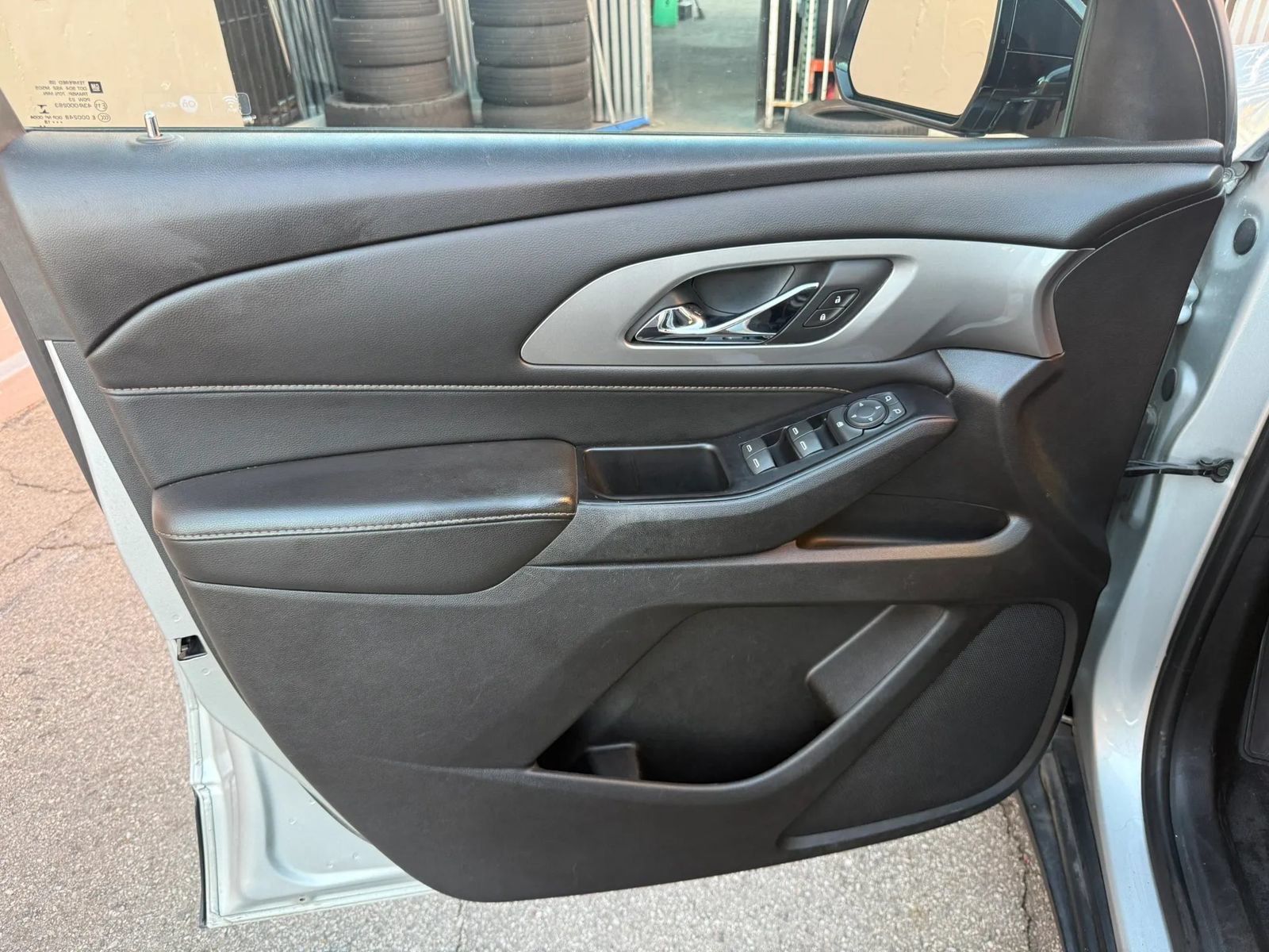 Used 2018 Chevrolet Traverse LS FWD image 10