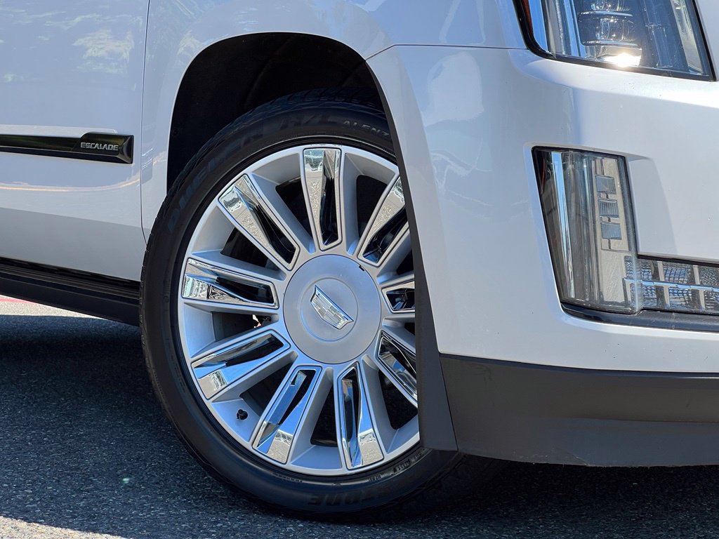 Used 2016 Cadillac Escalade Platinum AWD/4WD image 2