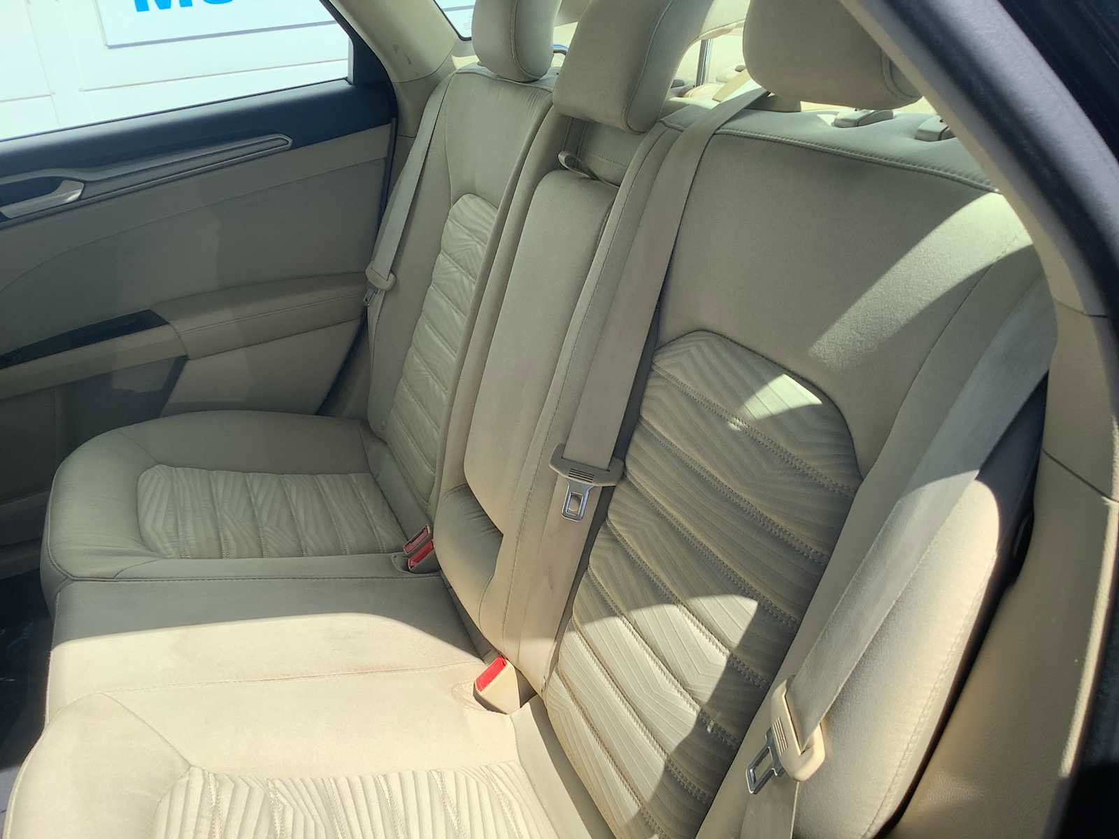 Used 2016 Ford Fusion SE FWD image 13