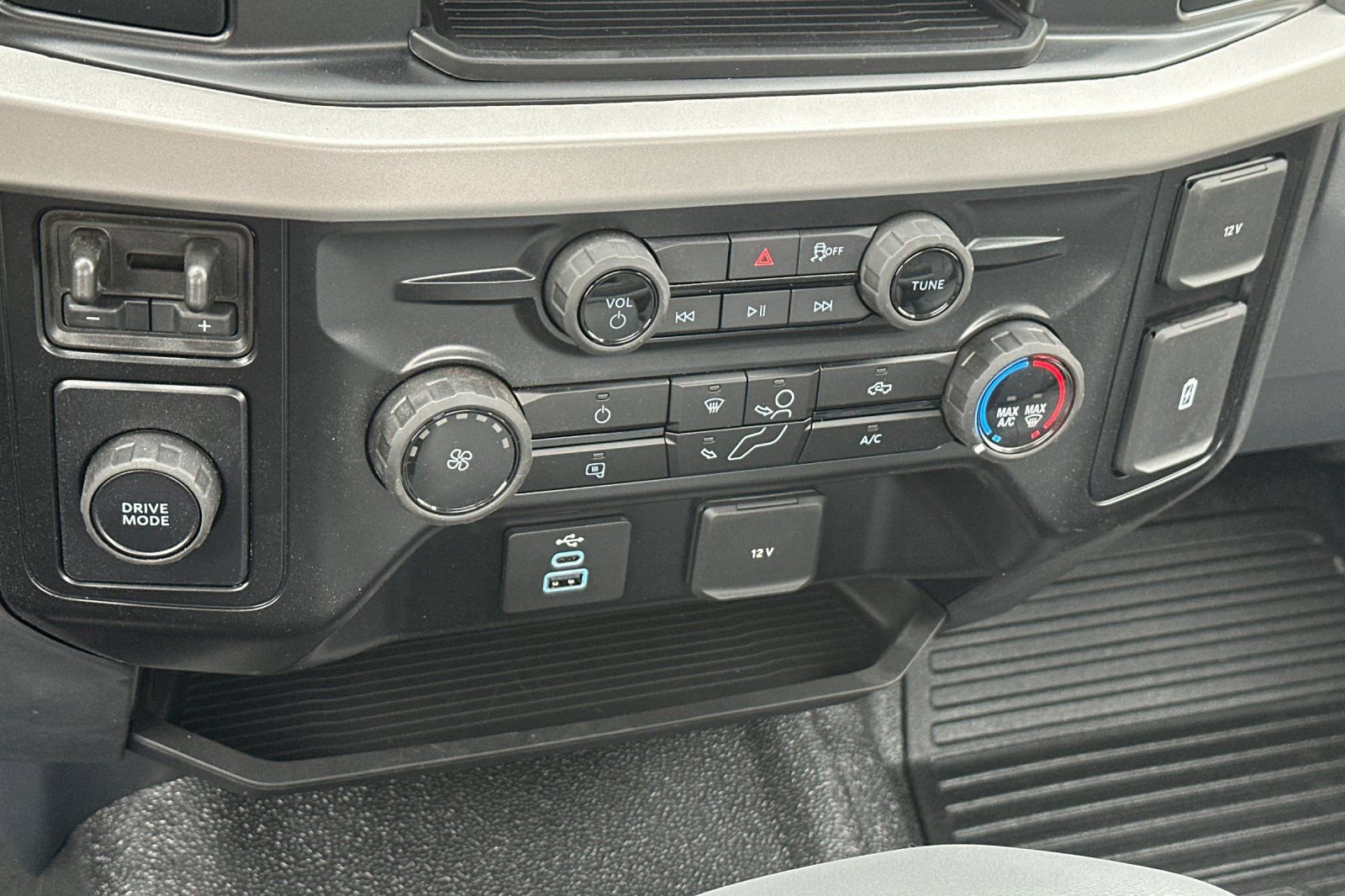 New 2026 Ford F550 2WD Regular Cab Super Duty image 18