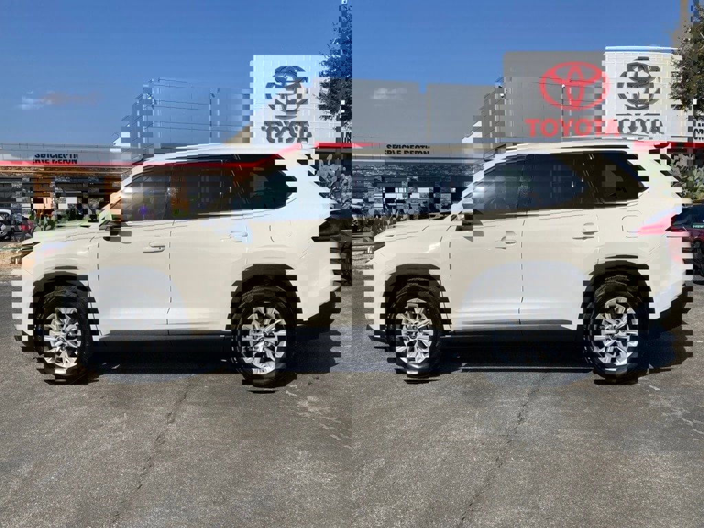 Certified 2024 Toyota Grand Highlander XLE image 8