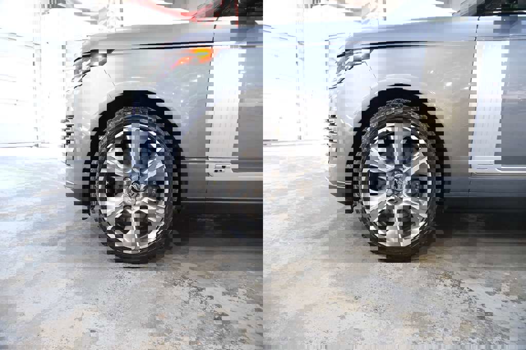 Used 2018 Land Rover Range Rover Long Wheelbase Supercharged image 5