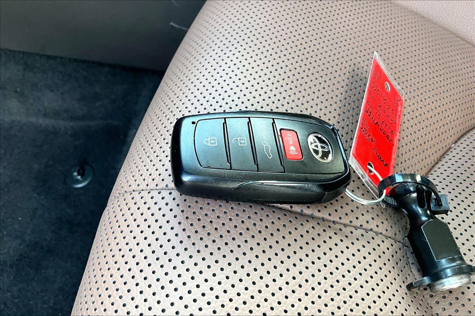 Used 2025 Toyota Grand Highlander AWD image 15