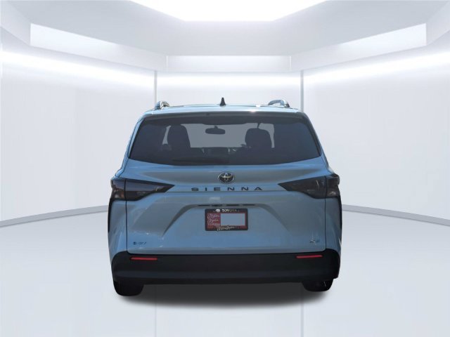 Certified 2026 Toyota Sienna XLE FWD image 6