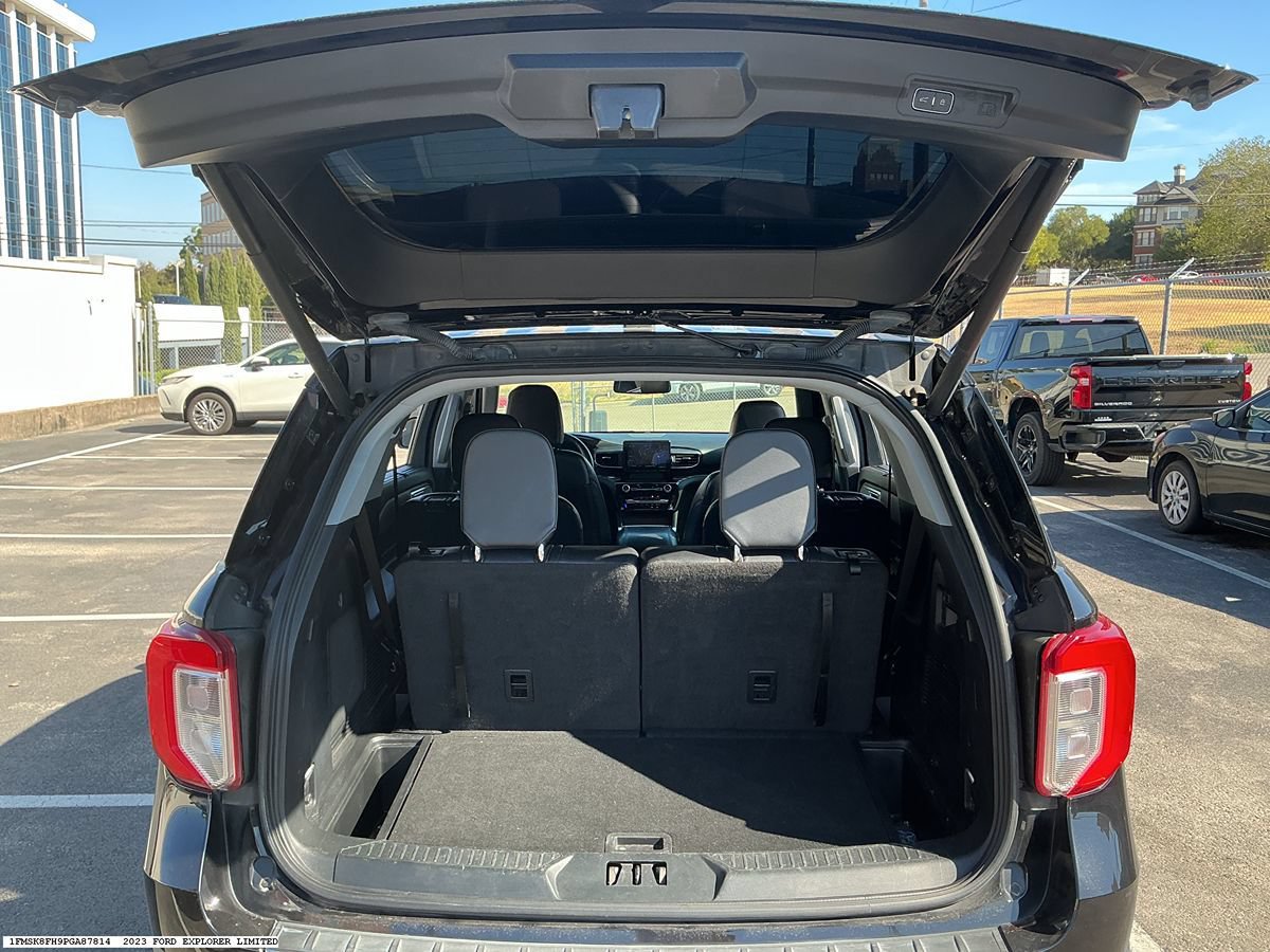 Used 2023 Ford Explorer Limited AWD/4WD image 10