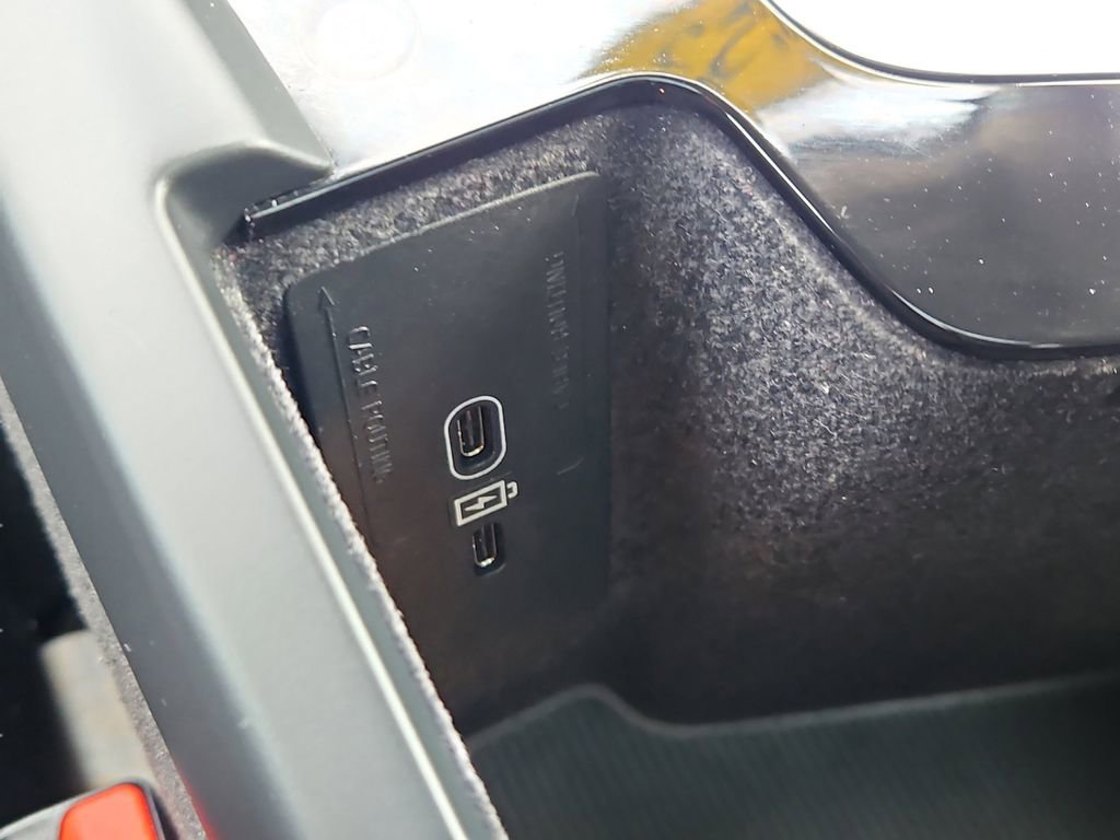 Used 2025 Volvo XC60 B5 Core image 19