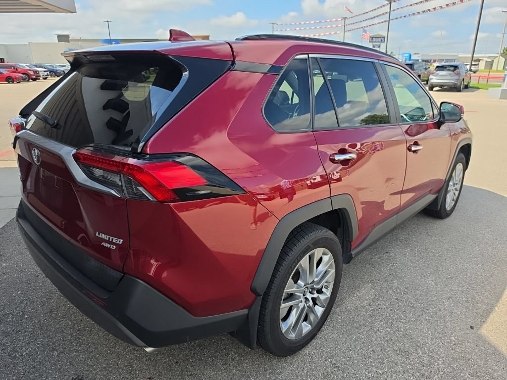 Used 2019 Toyota RAV4 Limited w/ Advanced Technology Package AWD/4WD image 3