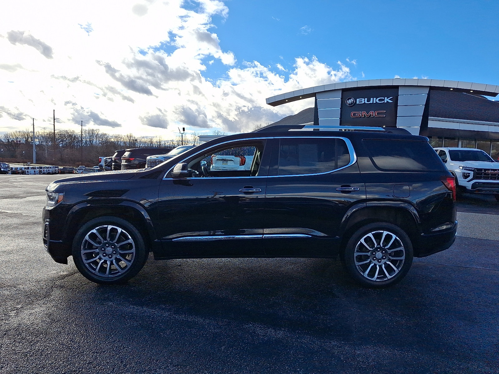 Used 2021 GMC Acadia Denali w/ Denali Technology Package image 4