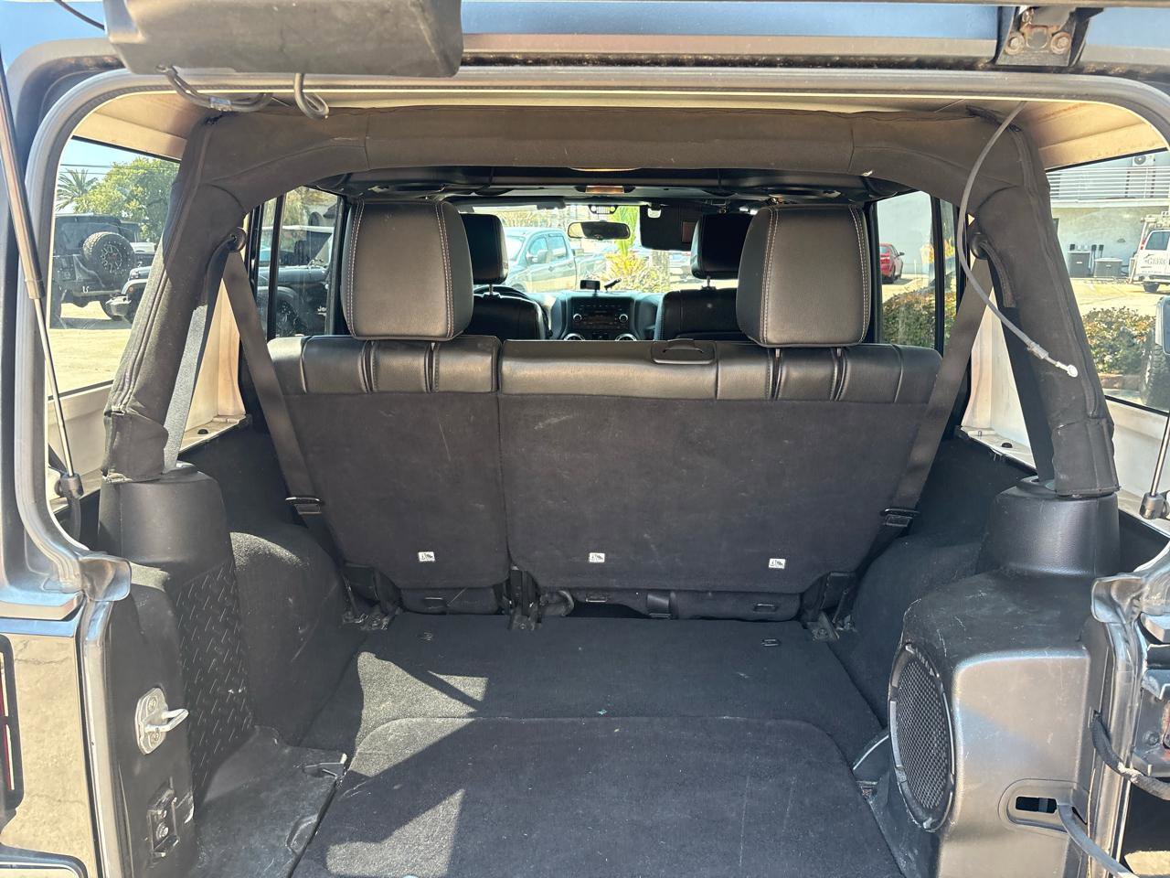 Used 2012 Jeep Wrangler Unlimited Rubicon image 12