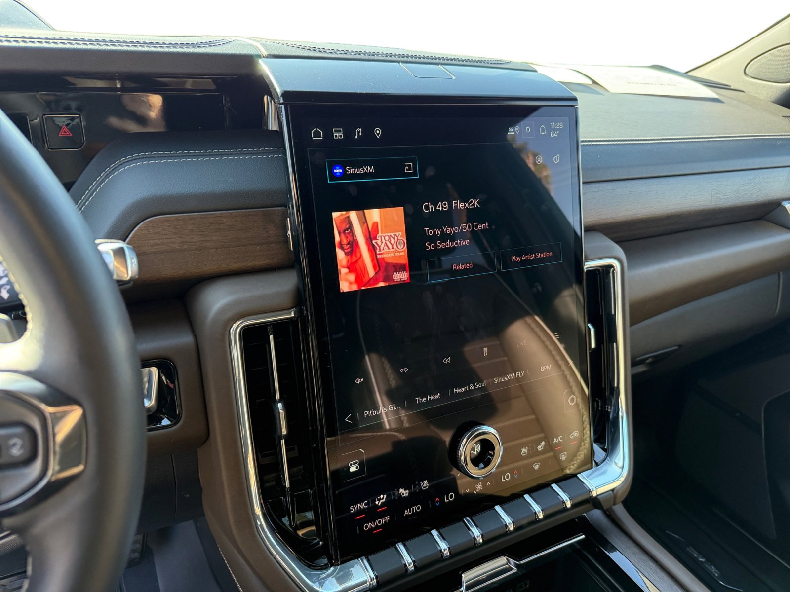 New 2025 GMC Yukon Denali Ultimate w/ LPO, Illumination Package image 12