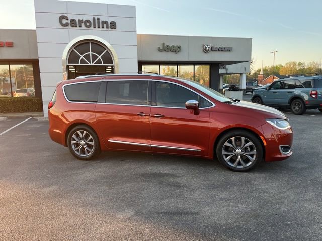 Used 2018 Chrysler Pacifica Limited w/ Tire & Wheel Group image 2