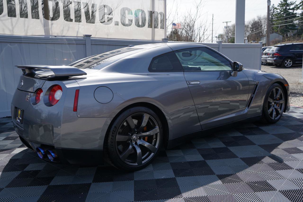 Used 2010 Nissan GT-R Premium image 5