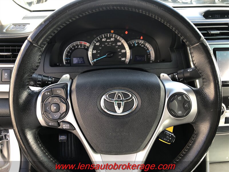Used 2014 Toyota Camry SE FWD image 12
