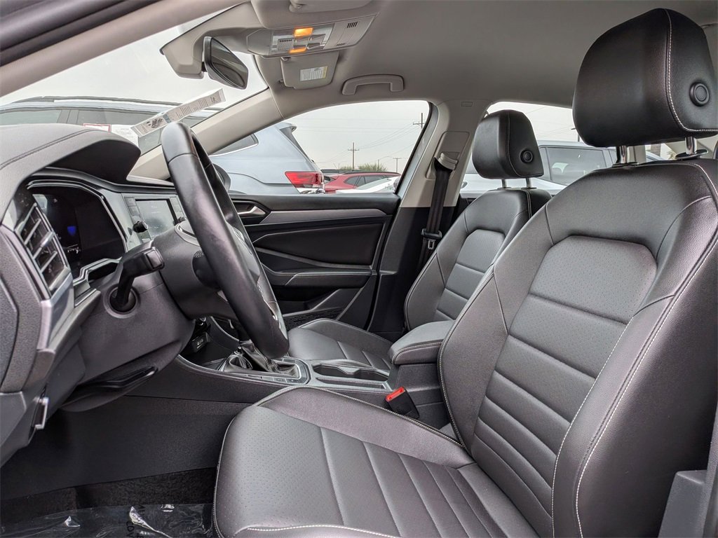 Used 2024 Volkswagen Jetta SE image 25