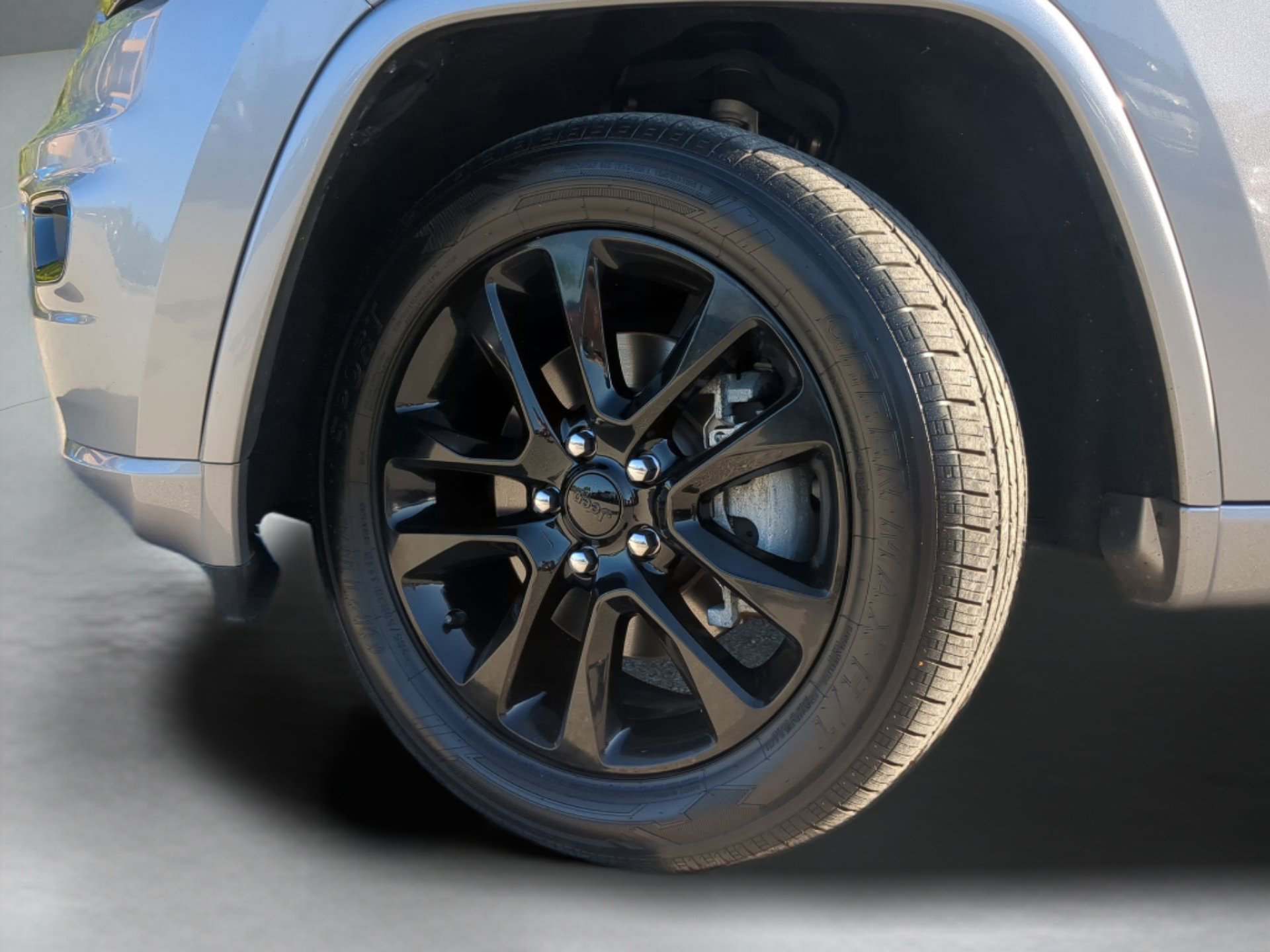 Used 2021 Jeep Grand Cherokee Laredo X image 70