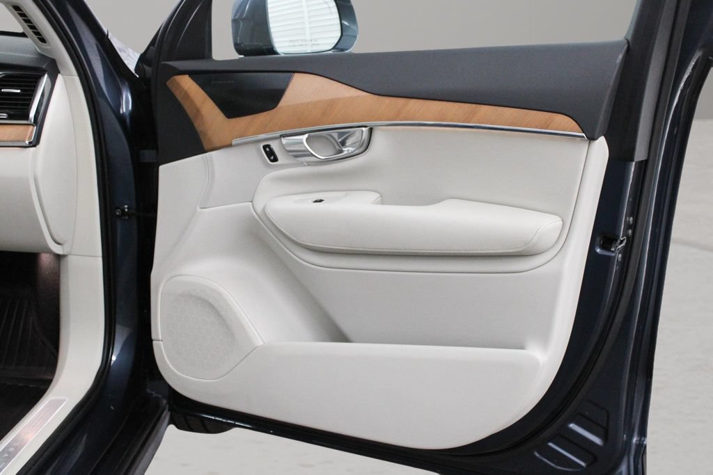 Used 2022 Volvo XC90 T6 Momentum w/ Advanced Package AWD/4WD image 23