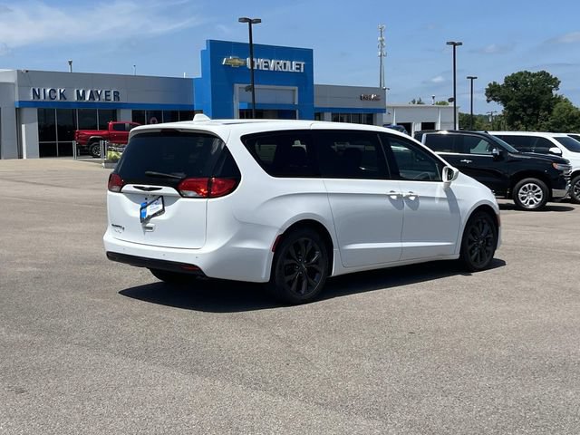 Used 2020 Chrysler Pacifica Touring w/ S Appearance Package FWD image 4