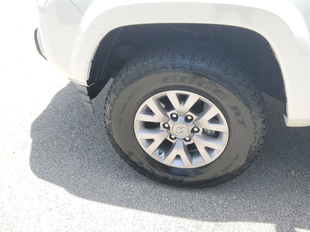 Used 2019 Toyota Tacoma SR5 RWD image 11