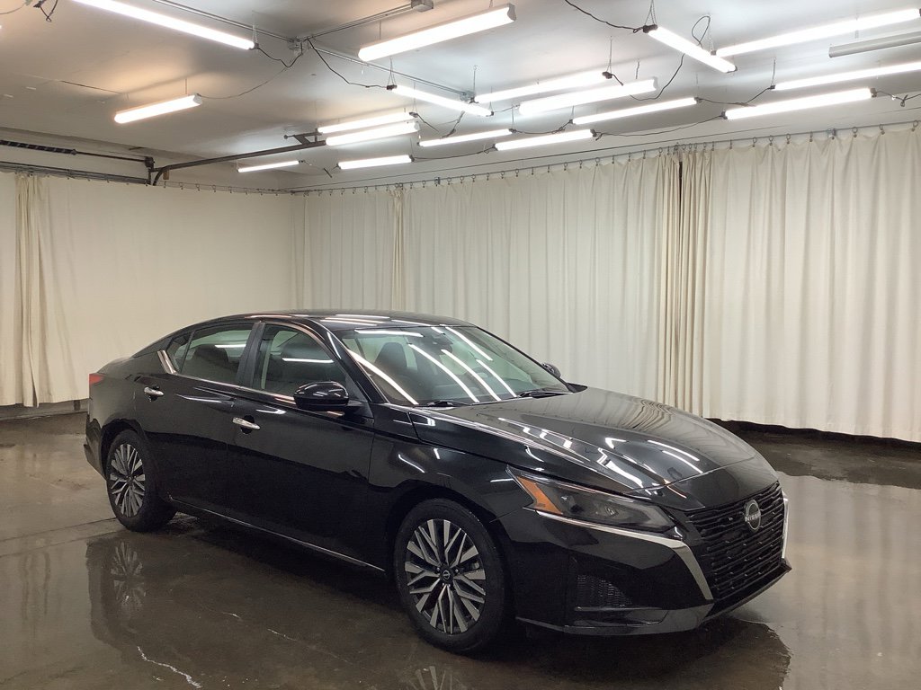Used 2024 Nissan Altima 2.5 SV image 4