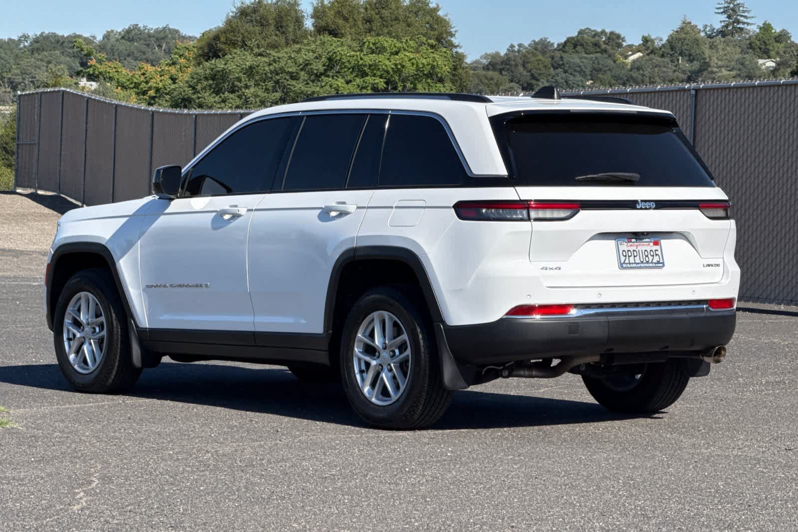 Used 2024 Jeep Grand Cherokee Laredo X AWD/4WD image 6