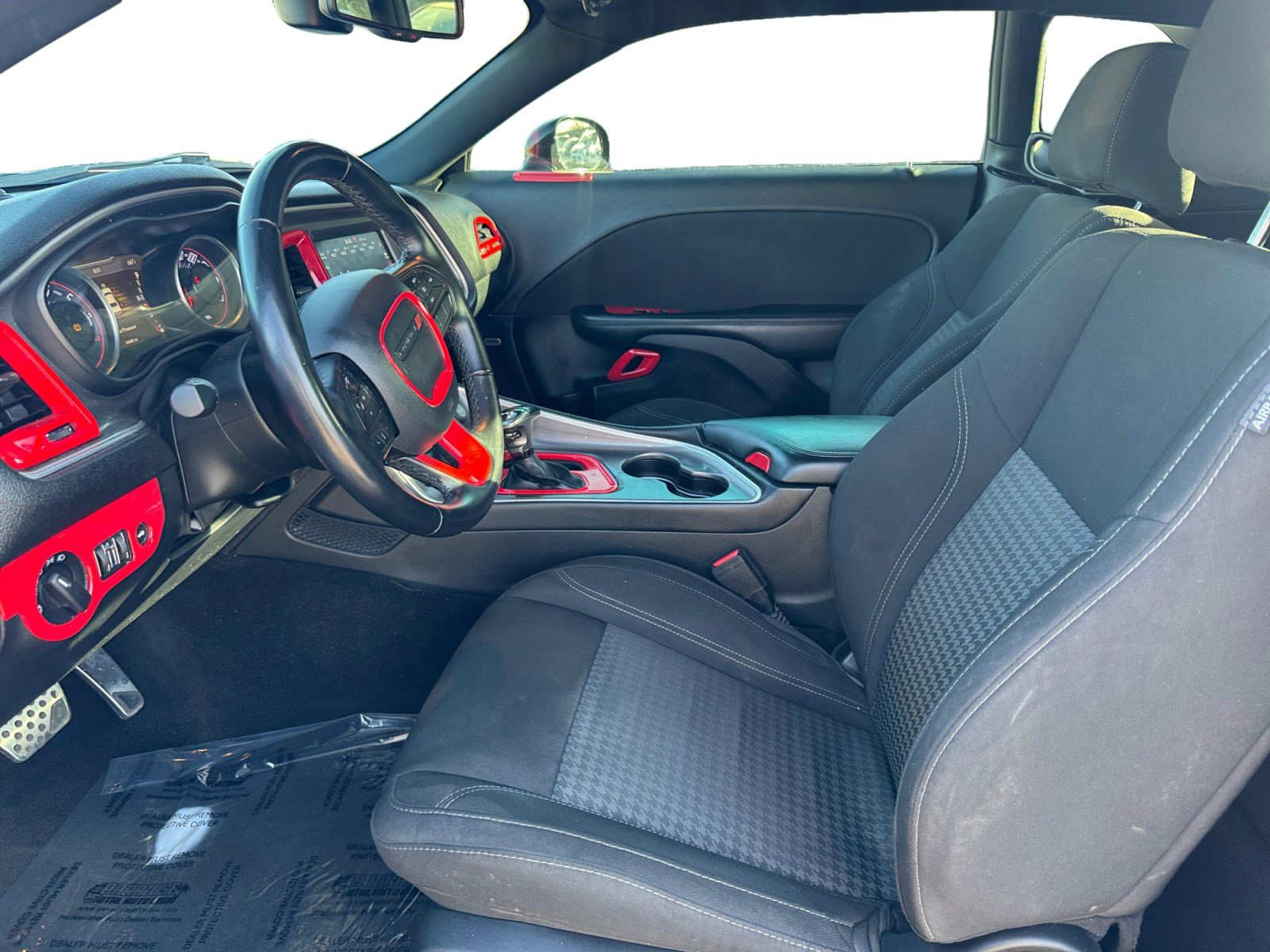 Used 2022 Dodge Challenger SXT image 9